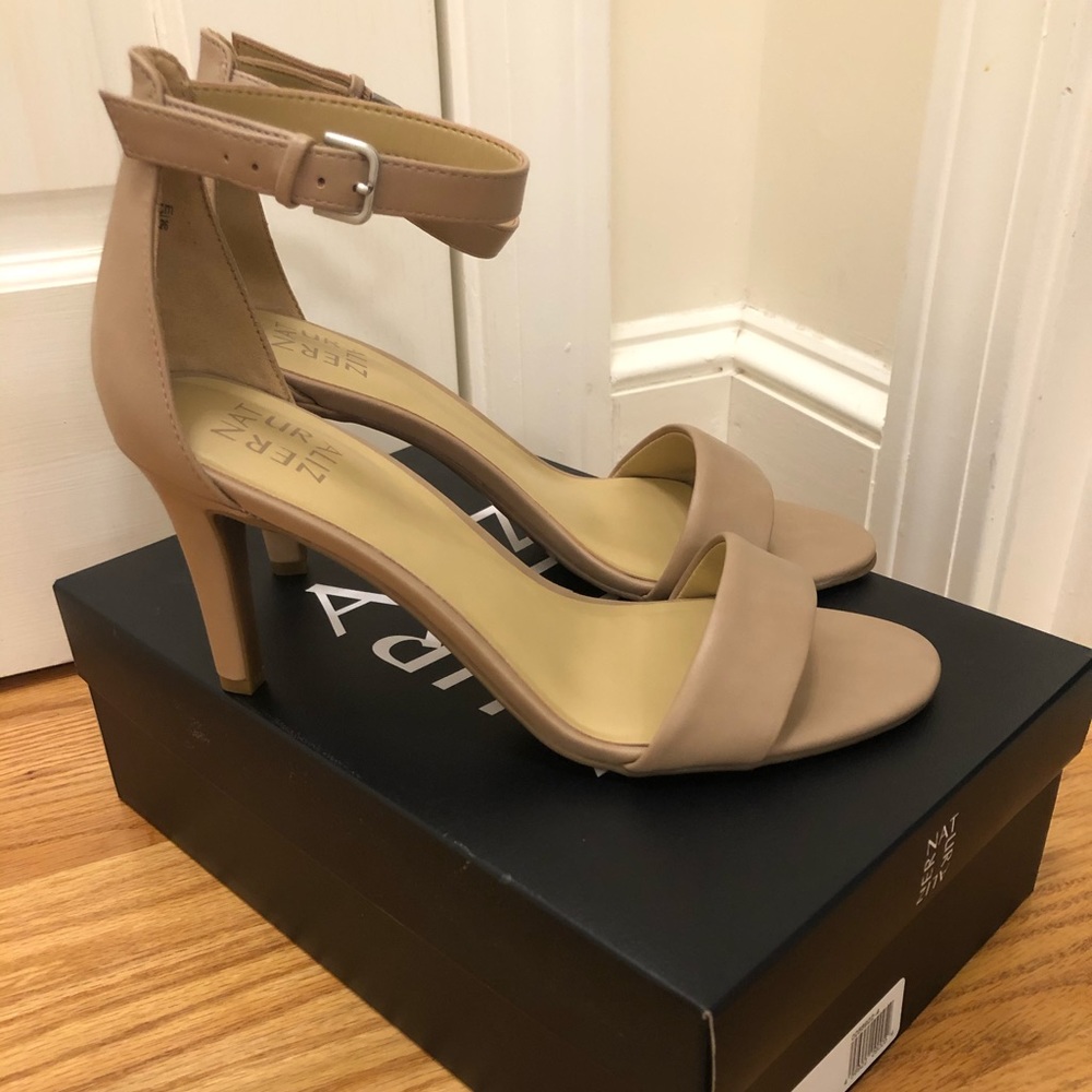Leah Marble Naturalizer high heels.  Never worn.